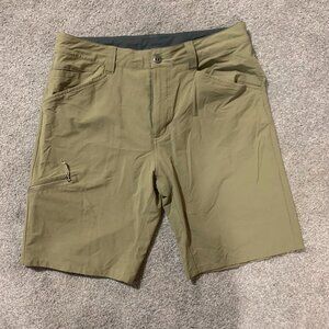 Patagonia: Tan mens outdoor shorts | Size: XL